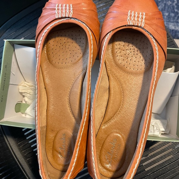 Clarks burn orange flats - Picture 6 of 7